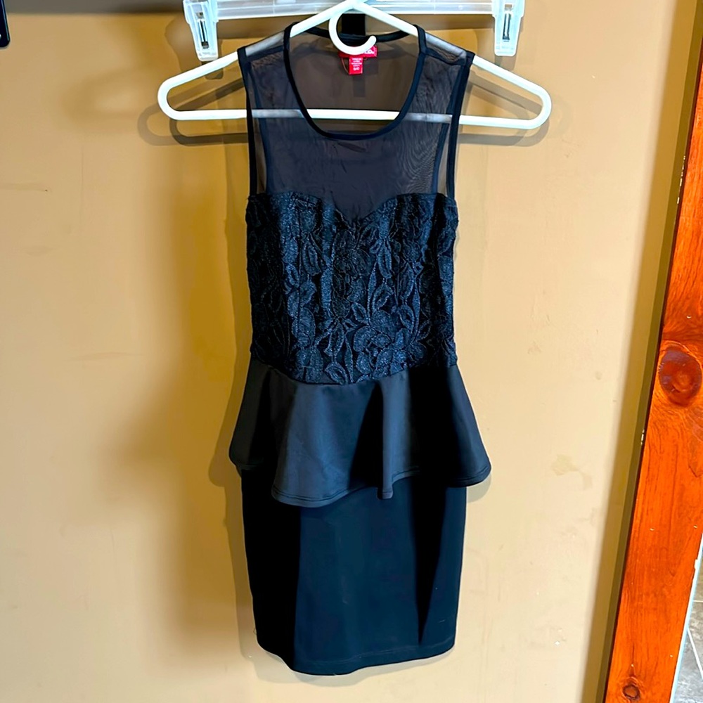 Bongo lace satin dress with gold accents